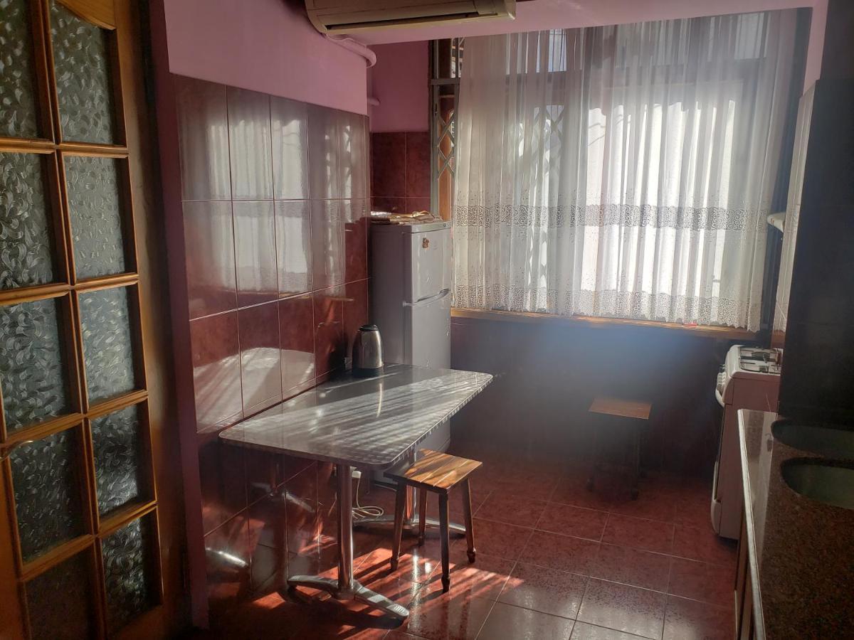 Intercity Hostel Батумі Екстер'єр фото